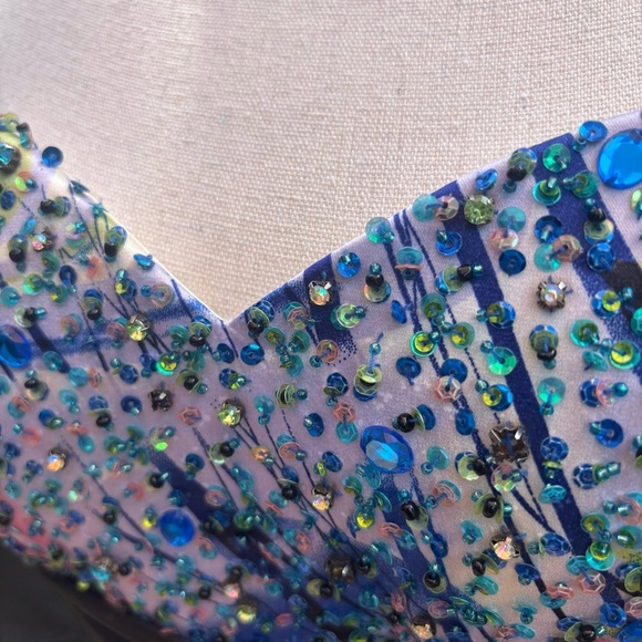 Vibrant Abstract Formal Dress | Vintage Y2K Beaded Cache Ballgown | Size 4 - Picture 6 of 17